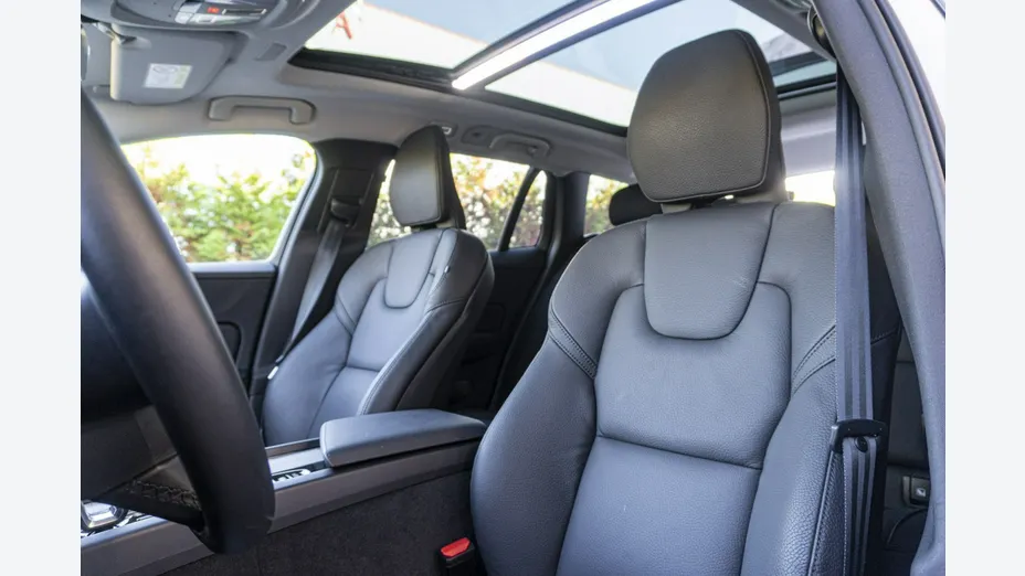 VOLVO V60 -