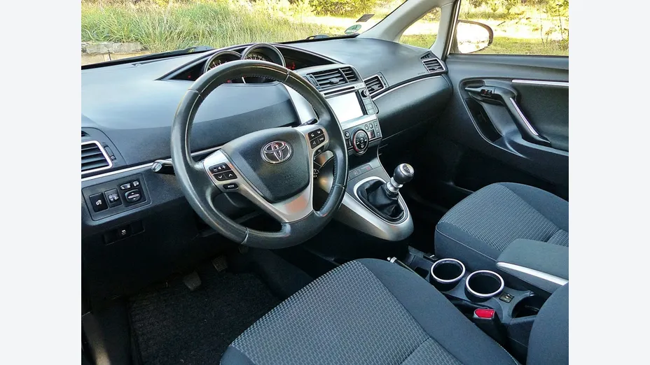 TOYOTA Verso -