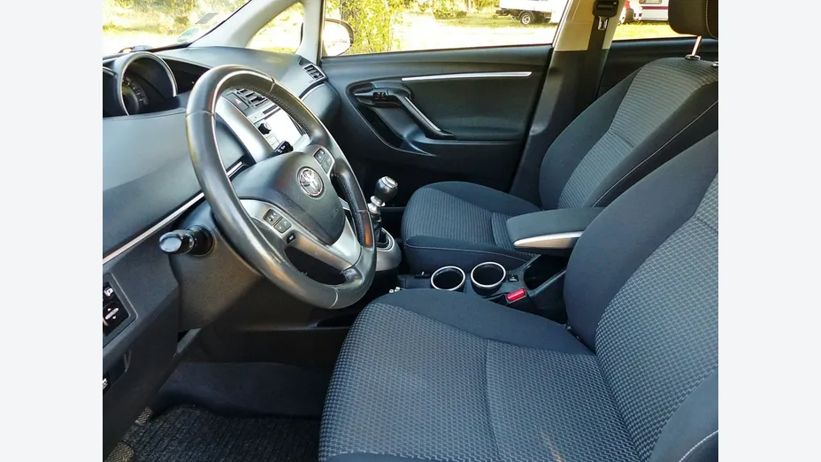 TOYOTA Verso -