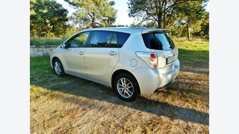 TOYOTA Verso -