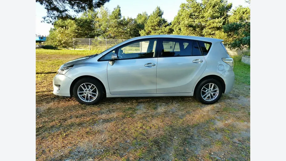 TOYOTA Verso -