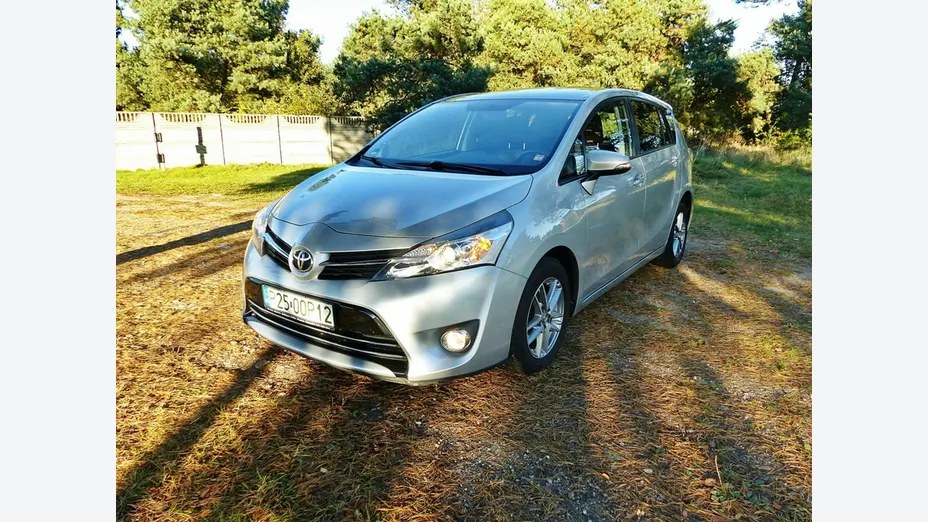 TOYOTA Verso -