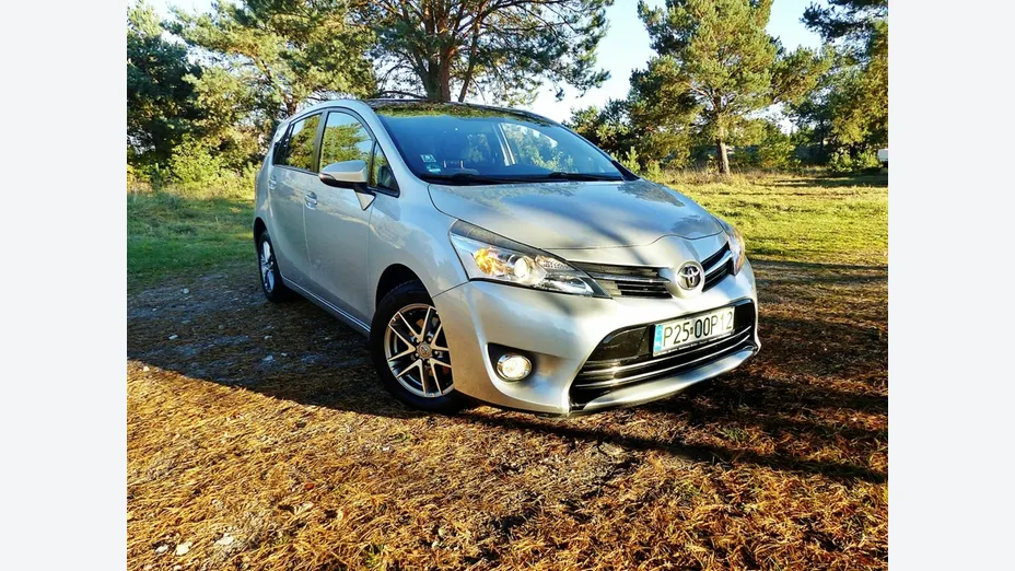 TOYOTA Verso -