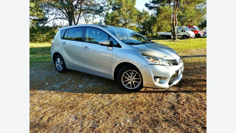 TOYOTA Verso -