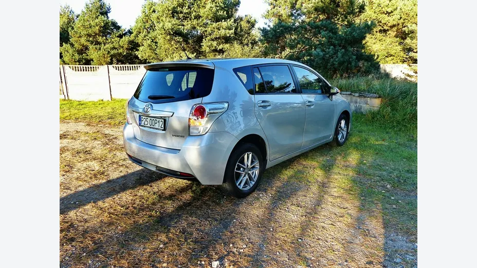 TOYOTA Verso -