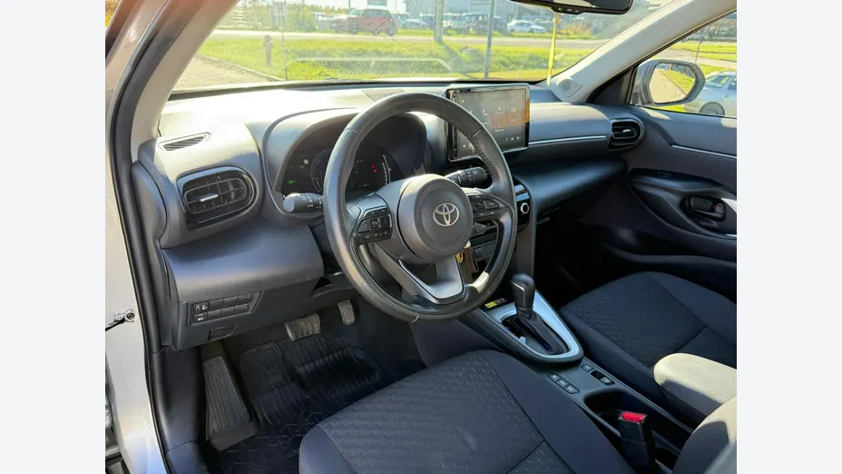 TOYOTA Yaris Cross -
