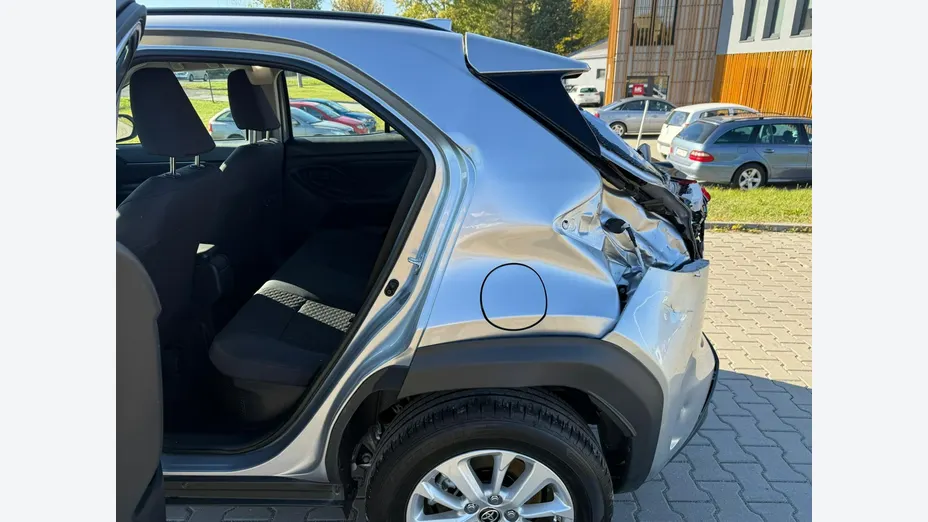 TOYOTA Yaris Cross -