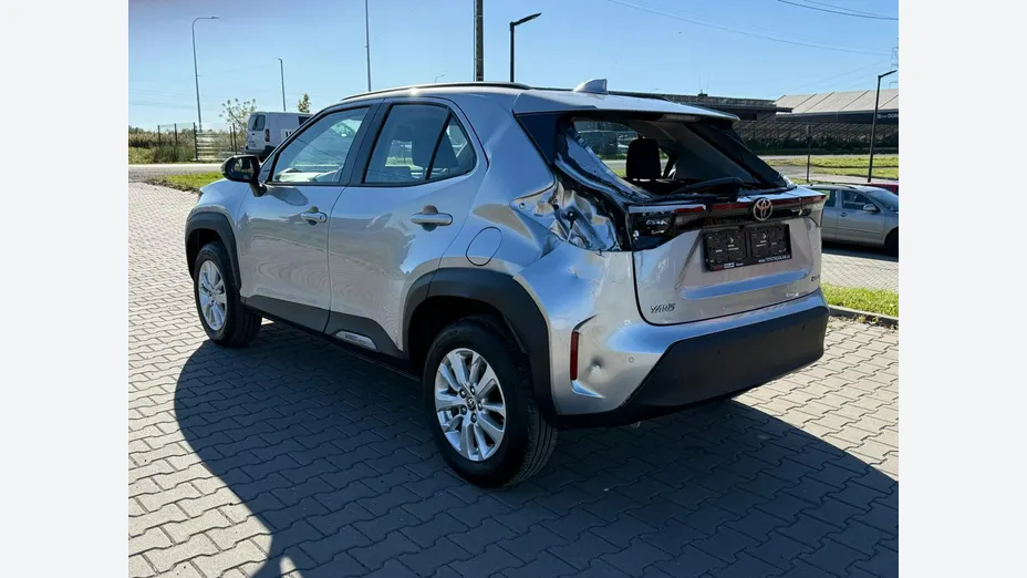 TOYOTA Yaris Cross -