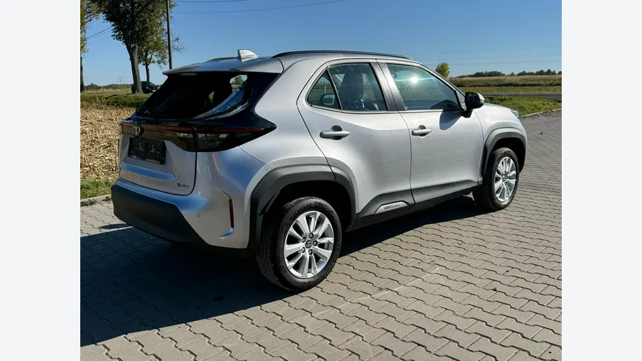 TOYOTA Yaris Cross -