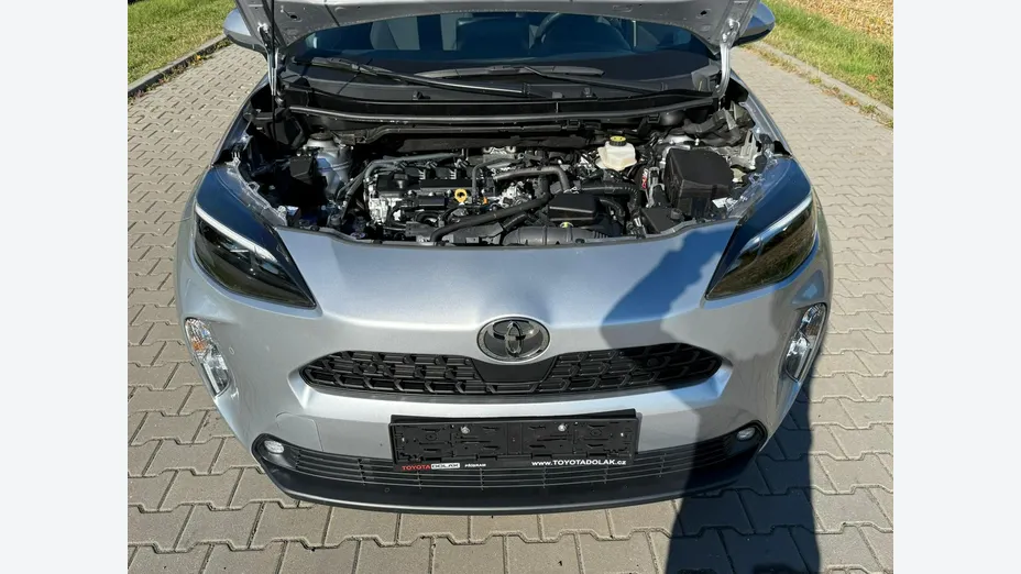 TOYOTA Yaris Cross -