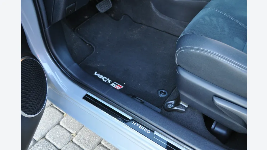 TOYOTA Yaris -