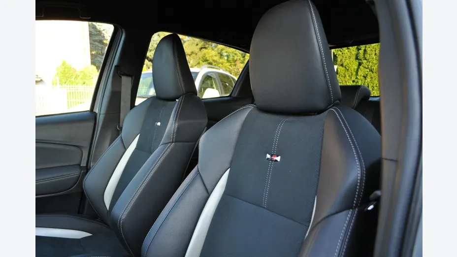 TOYOTA Yaris -