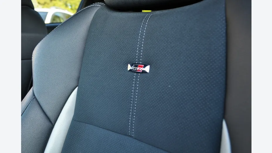 TOYOTA Yaris -