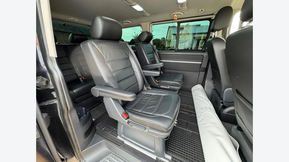VOLKSWAGEN Multivan -