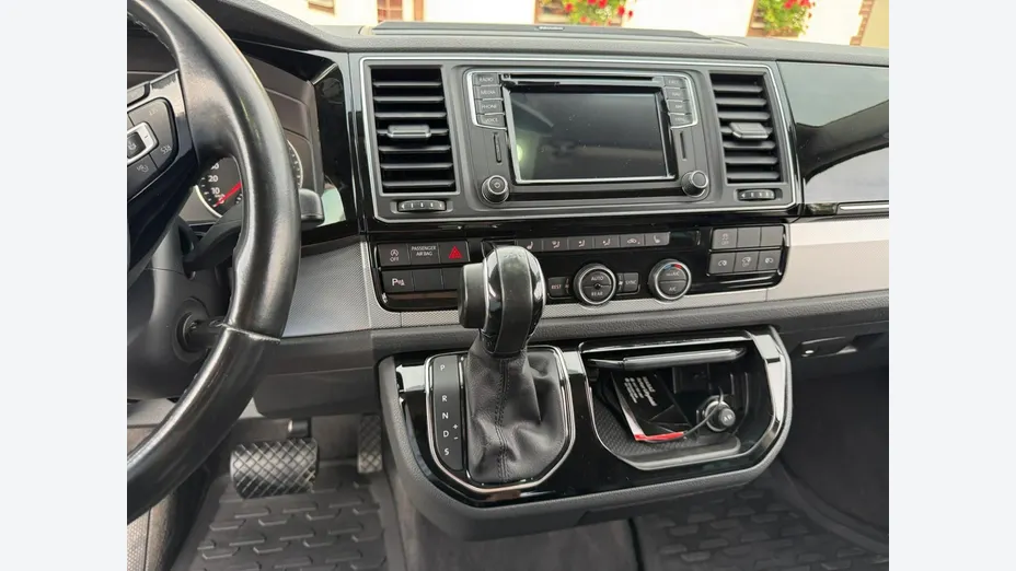 VOLKSWAGEN Multivan -
