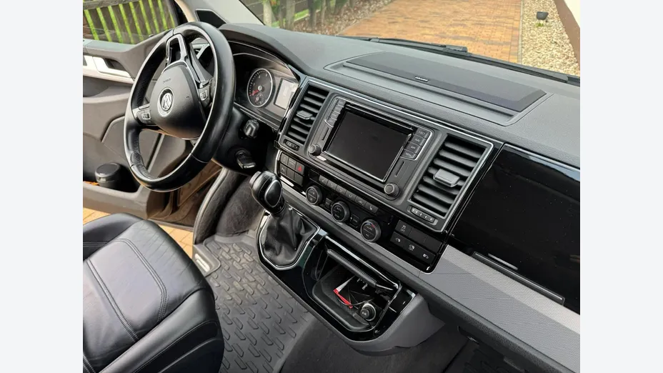 VOLKSWAGEN Multivan -