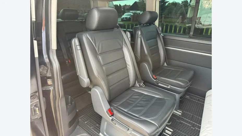 VOLKSWAGEN Multivan -