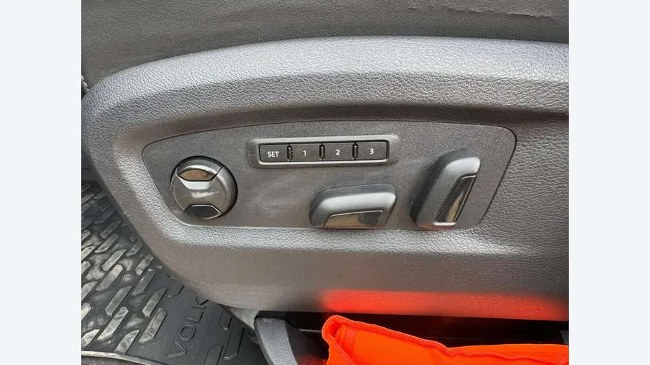 VOLKSWAGEN Multivan -