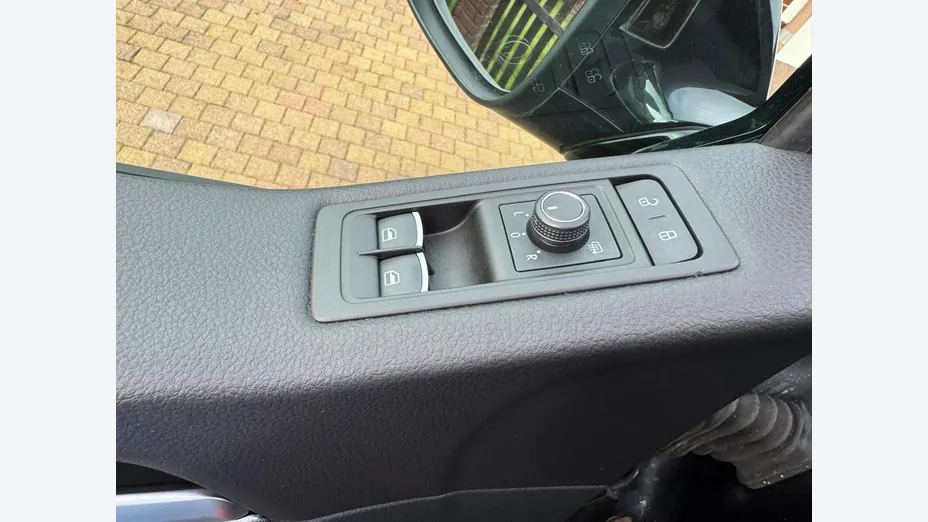 VOLKSWAGEN Multivan -