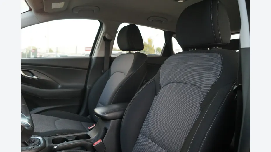 HYUNDAI i30 -