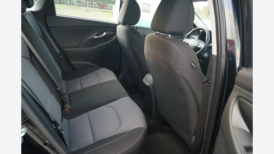 HYUNDAI i30 -