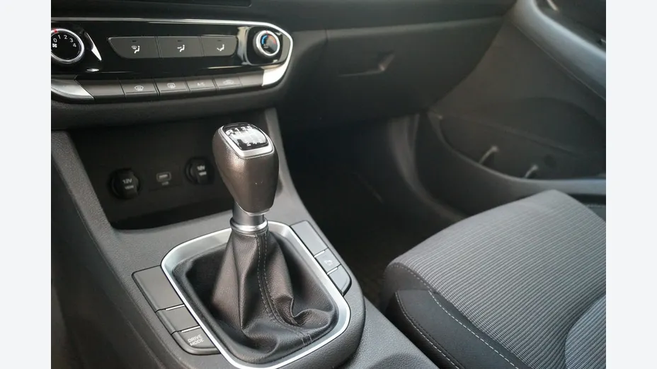 HYUNDAI i30 -