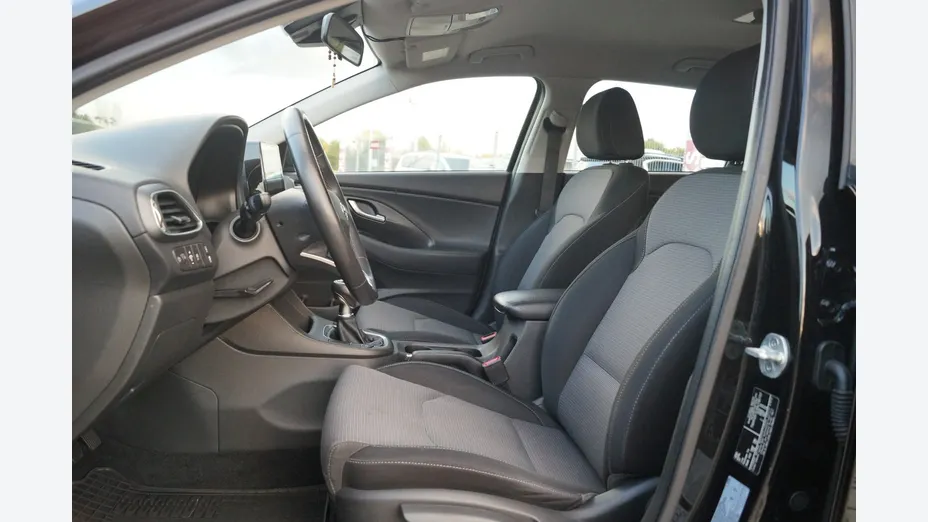 HYUNDAI i30 -