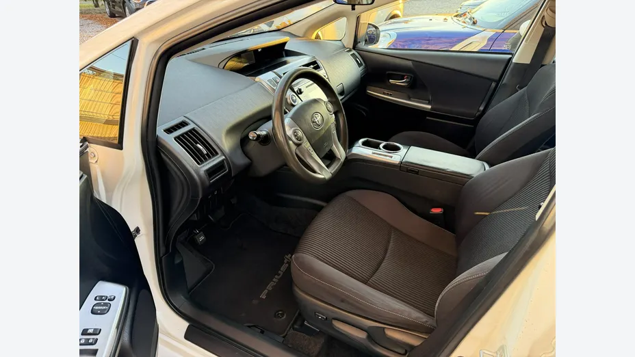 TOYOTA Prius -