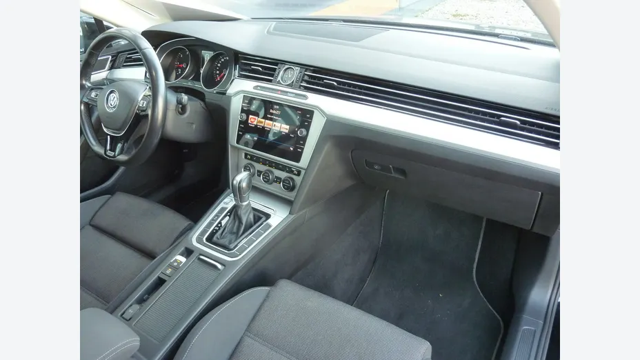 VOLKSWAGEN Passat -