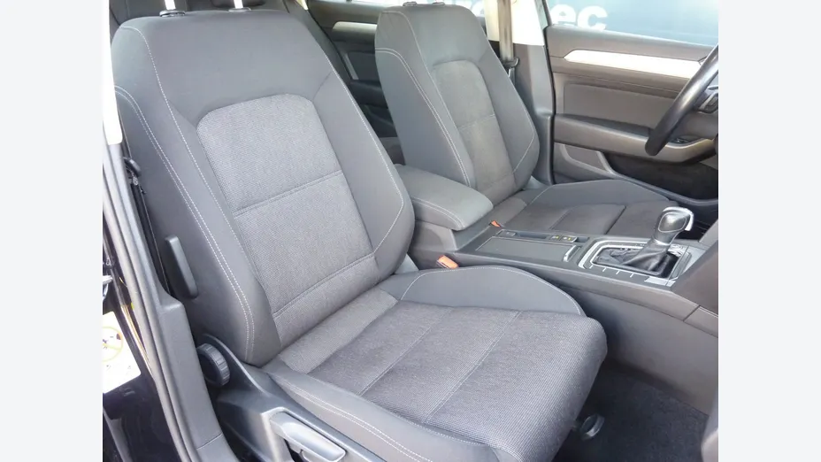 VOLKSWAGEN Passat -