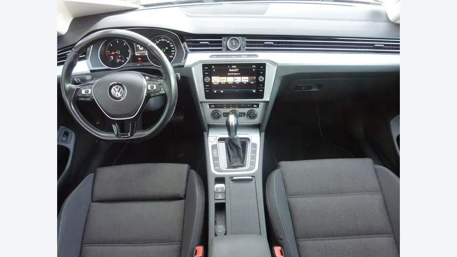 VOLKSWAGEN Passat -