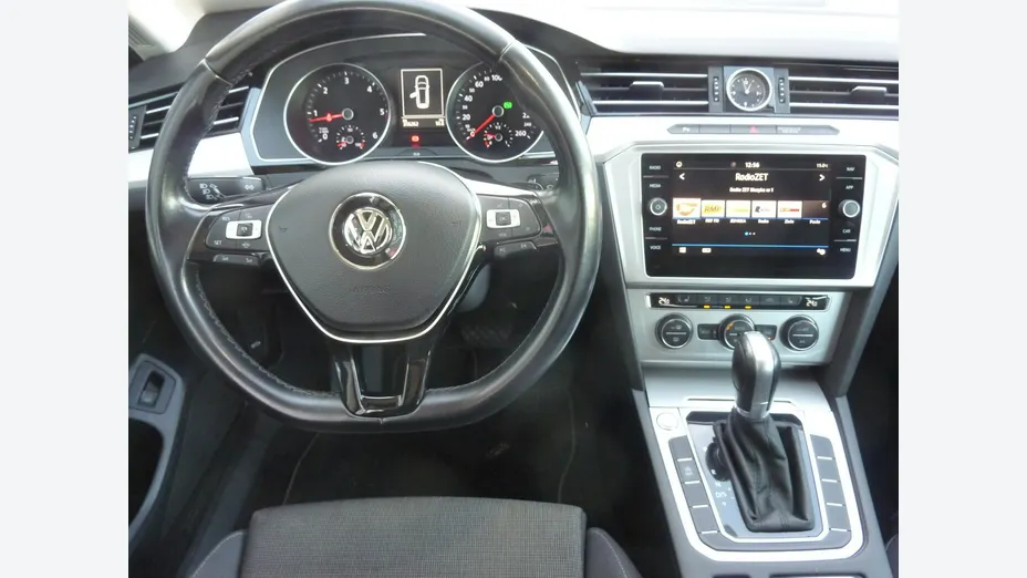 VOLKSWAGEN Passat -