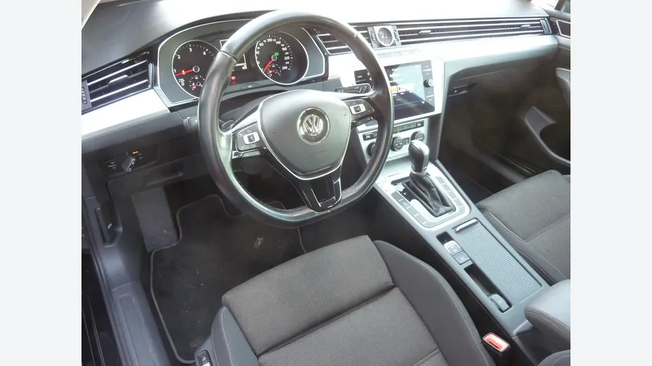 VOLKSWAGEN Passat -