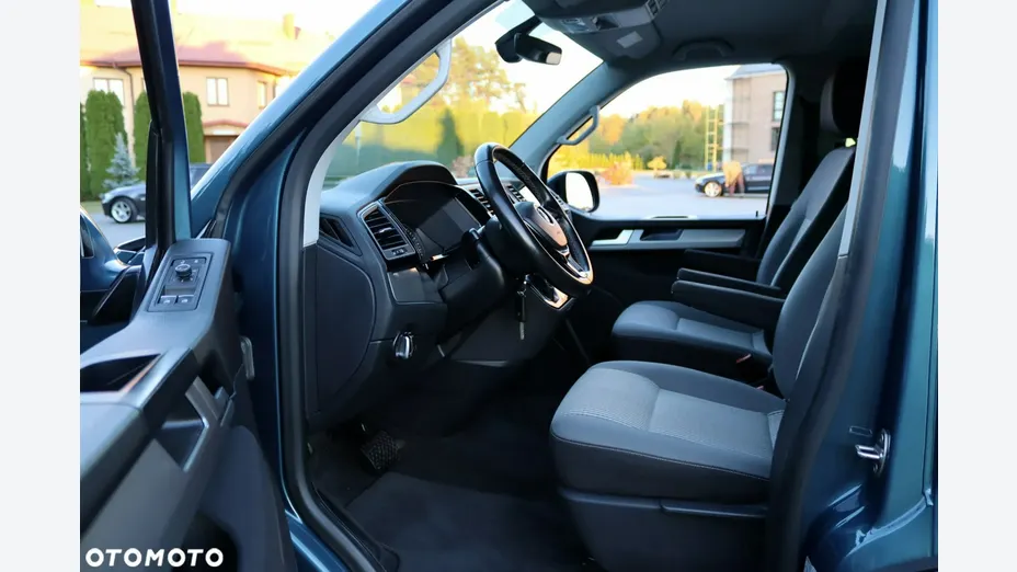 VOLKSWAGEN Multivan -