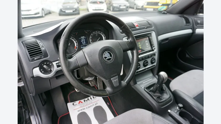 SKODA Octavia -