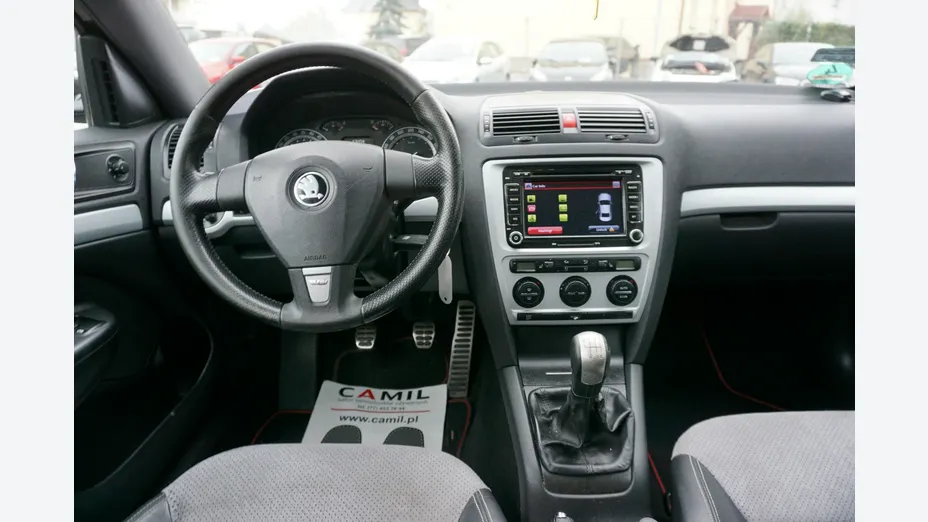 SKODA Octavia -