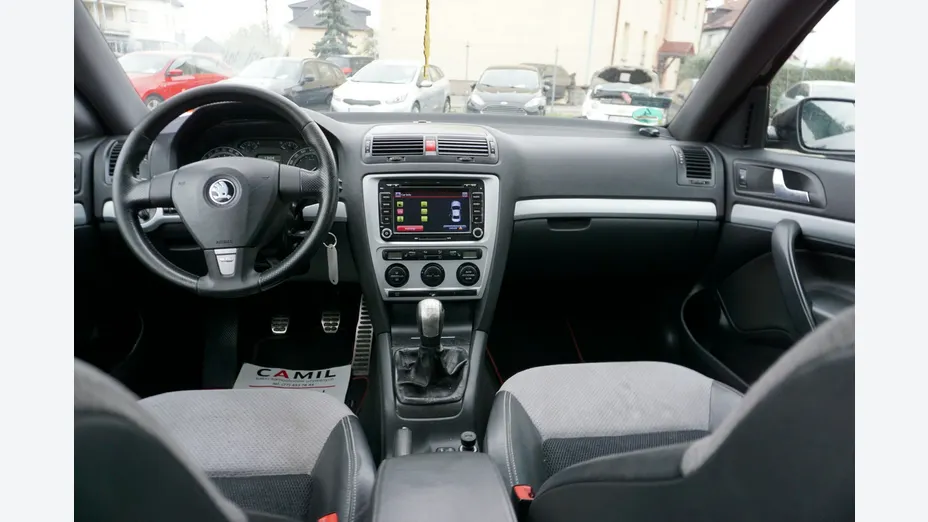 SKODA Octavia -
