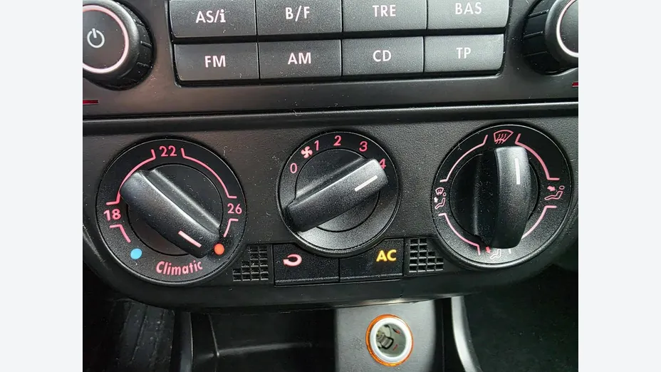VOLKSWAGEN Fox -
