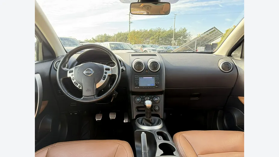 NISSAN Qashqai -