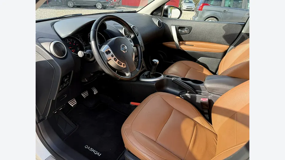 NISSAN Qashqai -