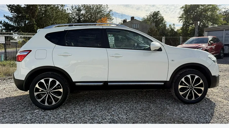 NISSAN Qashqai -