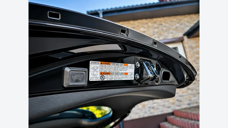TOYOTA RAV4 -