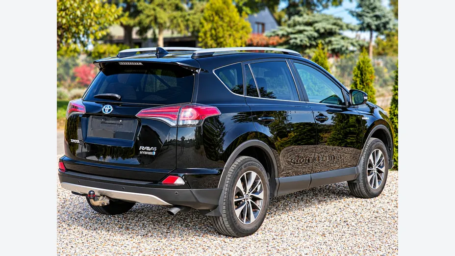 TOYOTA RAV4 -