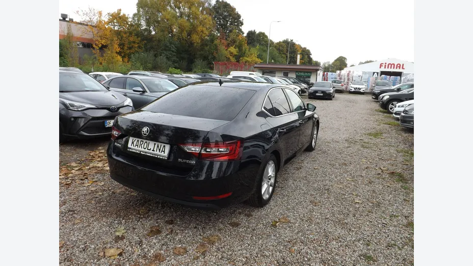 SKODA Superb -