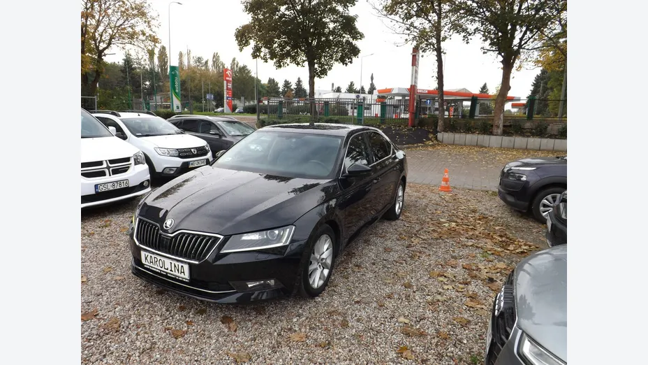 SKODA Superb -