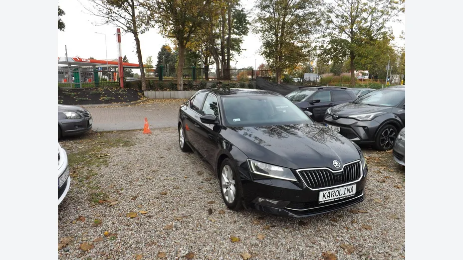 SKODA Superb -