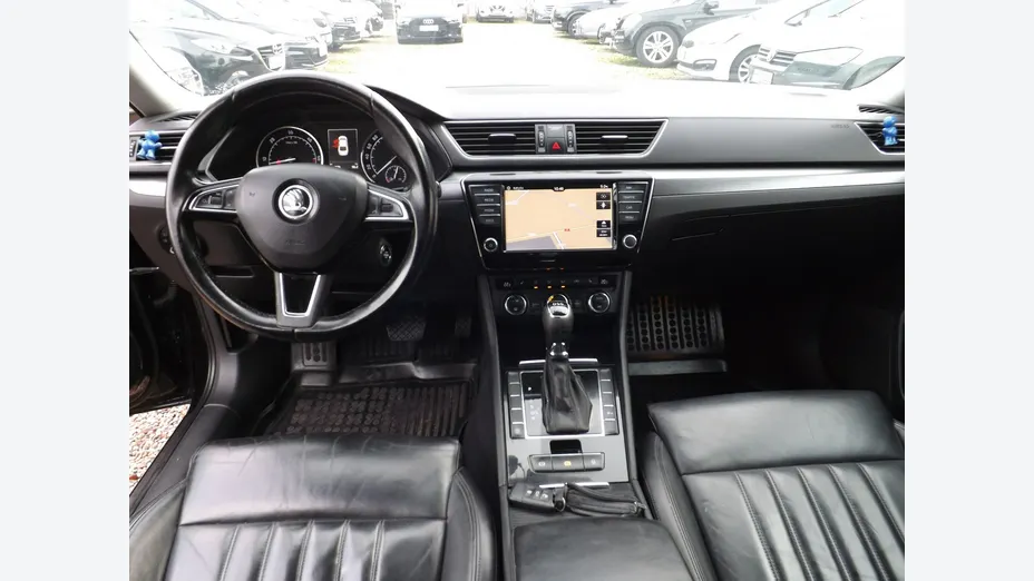 SKODA Superb -