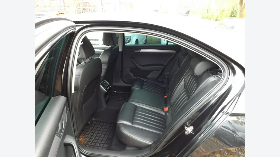 SKODA Superb -