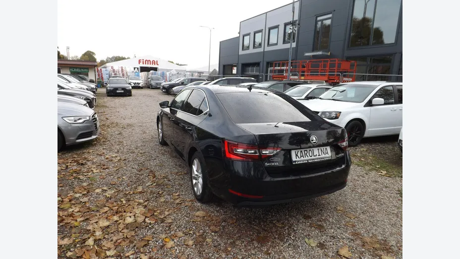 SKODA Superb -