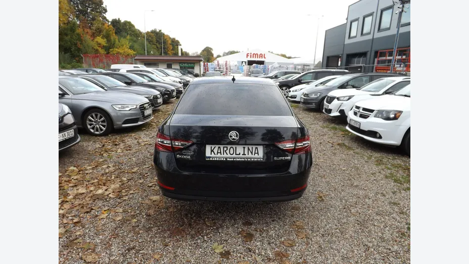 SKODA Superb -